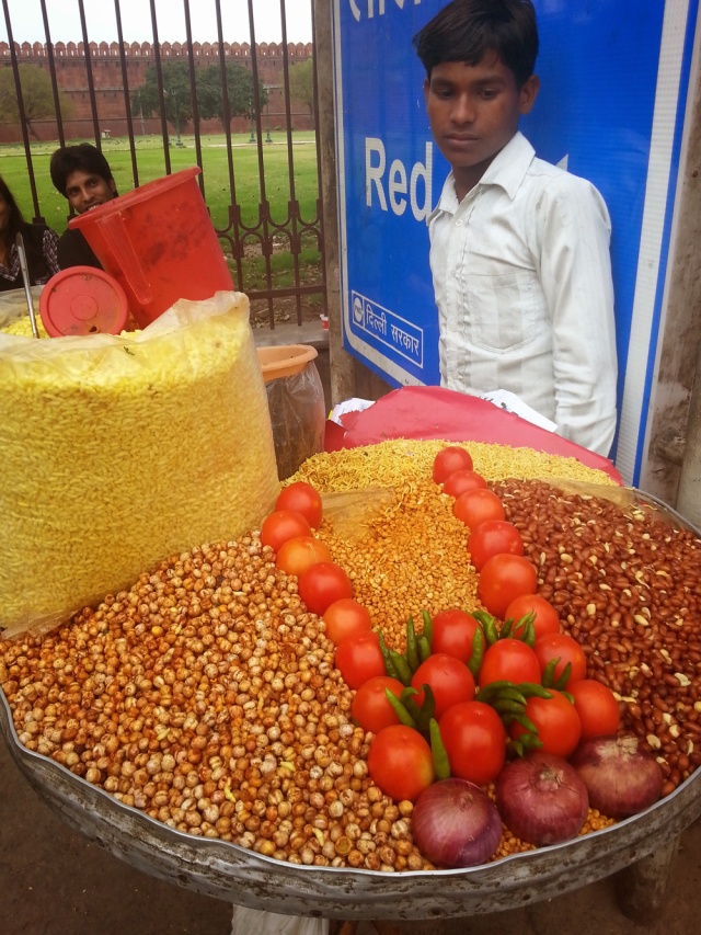 A man selling bhel puri in Delhi