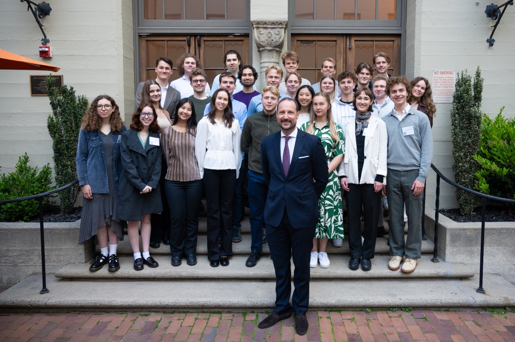 HRH Crown Prince Haakon meeting the Norwegian residents from I-House.